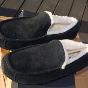 UGG Ascot Men's Size 12 Shearling Lined Slippers Black/1101110 - BLK/NEW